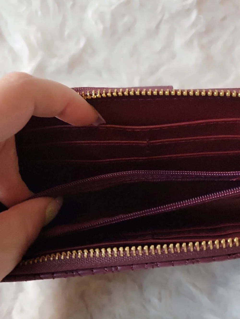 NWT Quilted Badgley Mischka Wine Wristlet w/ Separate Phone Compartment